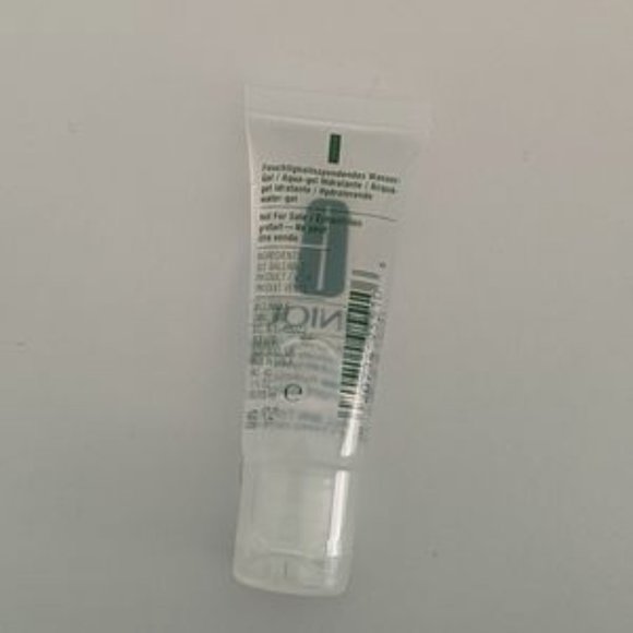 Clinique Dramatically Different Hydrating … - Picture 3 of 5